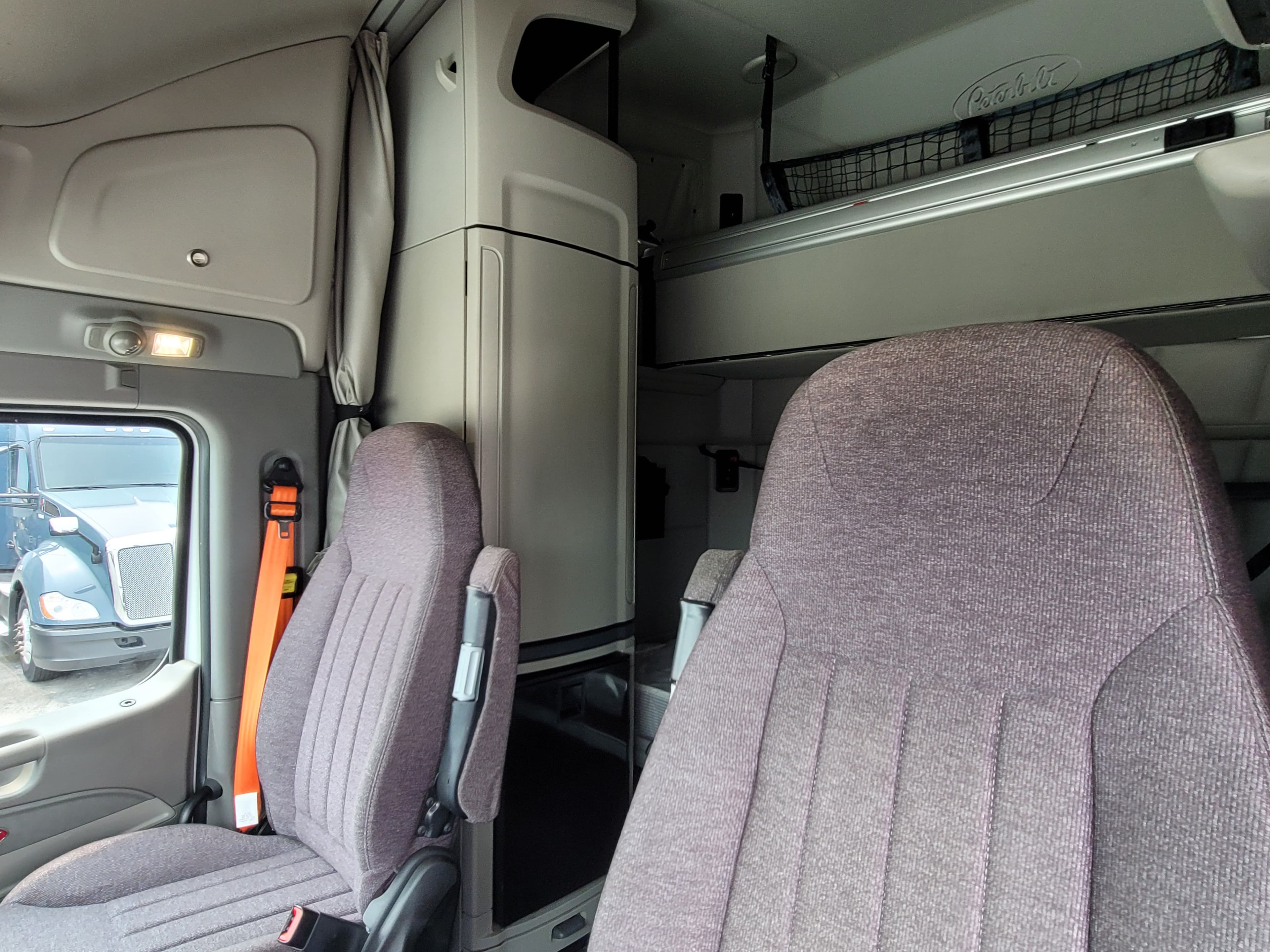 2022 Peterbilt 579 image 8