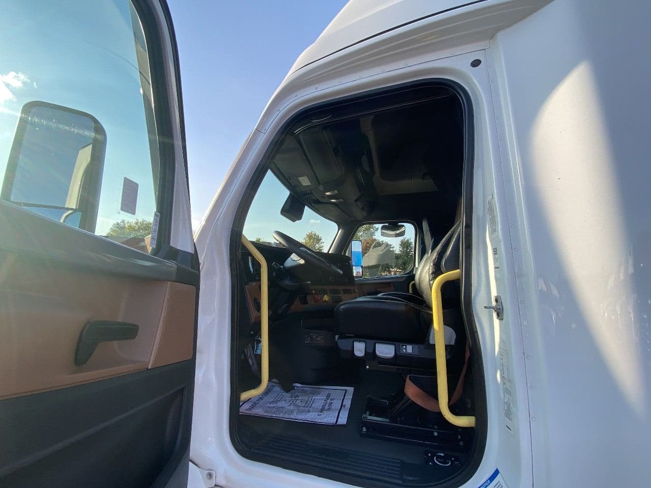 2021 Freightliner Cascadia image 9