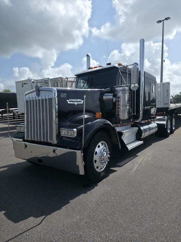 2000 Kenworth W900L image 1