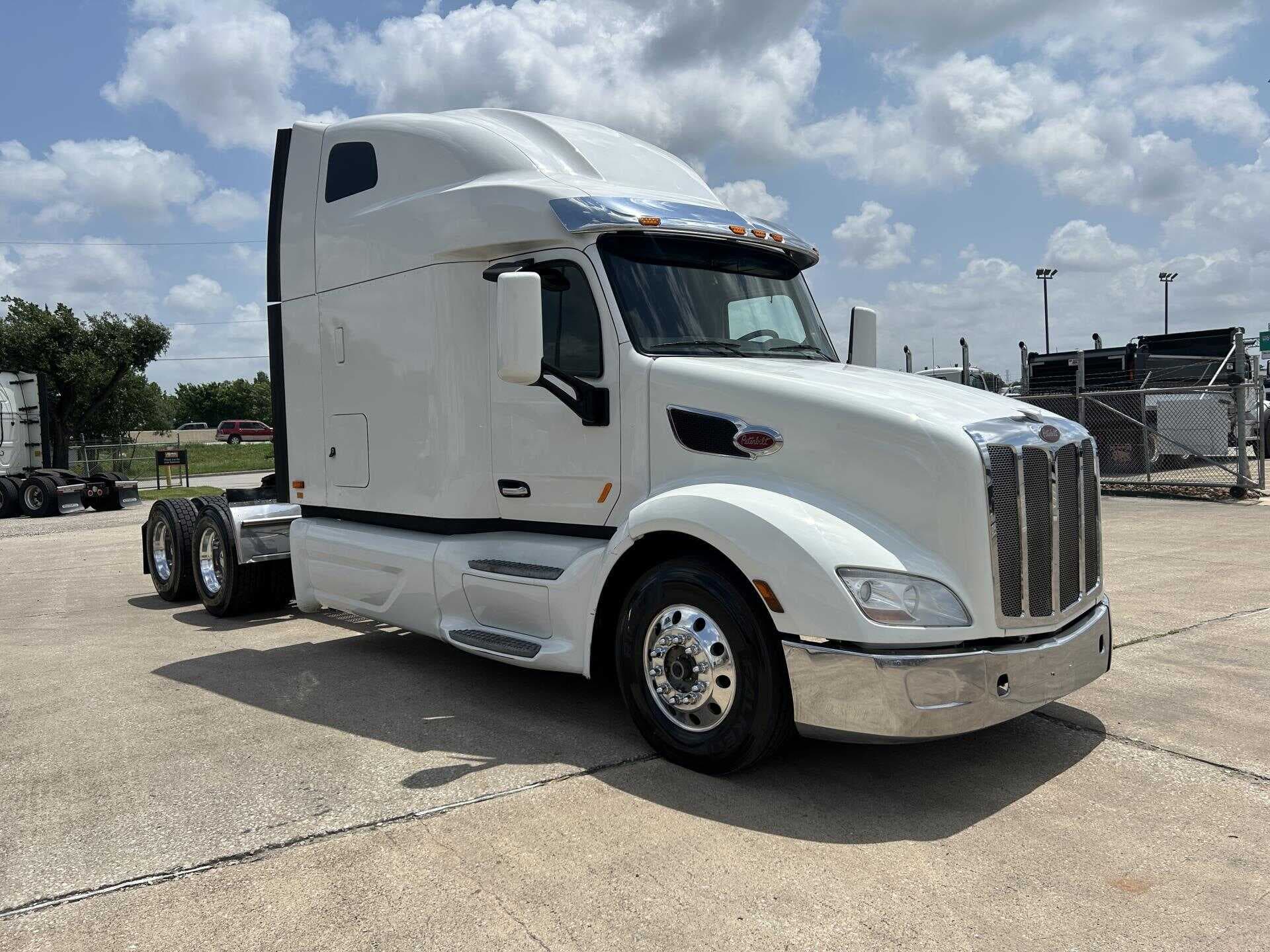 2020 Peterbilt 579 image 3