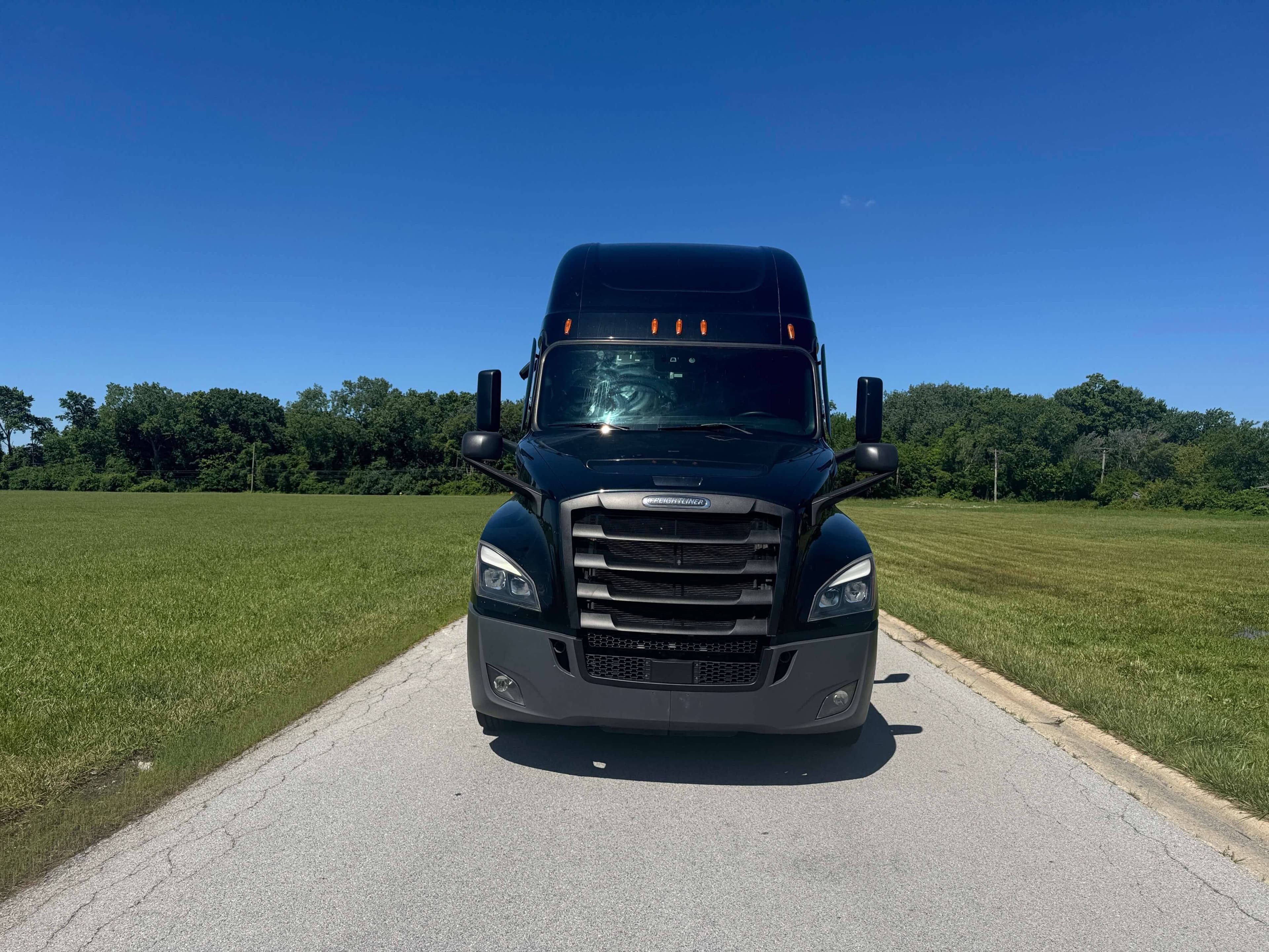 2022 Freightliner Cascadia 126 image 2