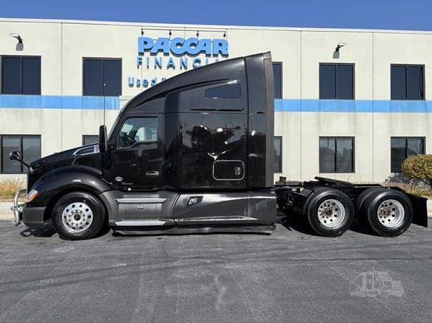 2021 Kenworth T680 image 2