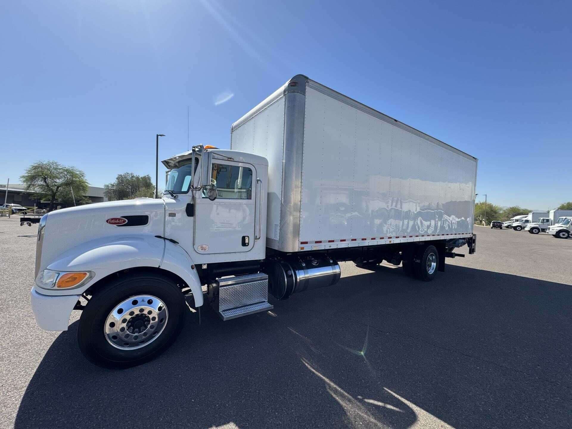2019 Peterbilt 337 image 2