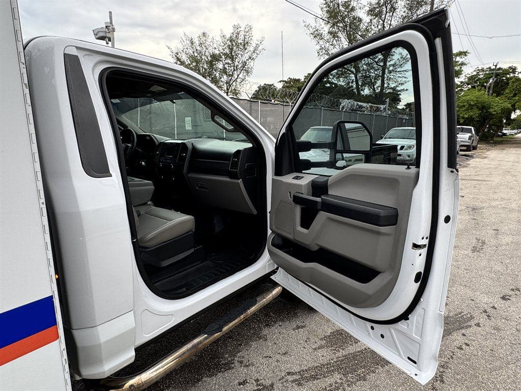 2017 Ford F550 image 50