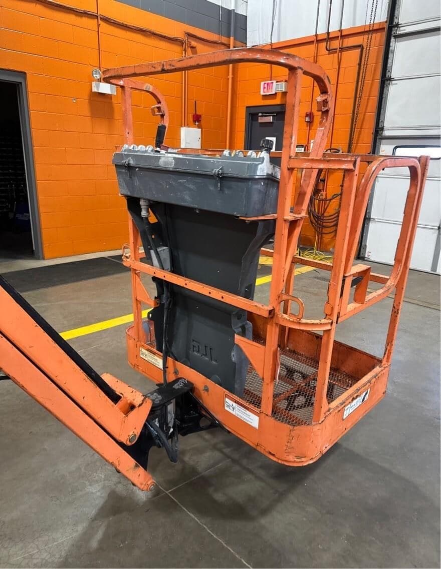 2015 JLG E400AJPN PL6370 image 6