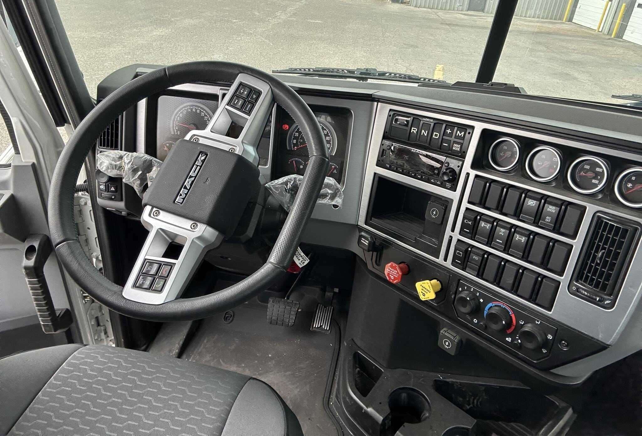 New 2025 MACK GRANITE Winch Truck in Hobbs, NM image 8