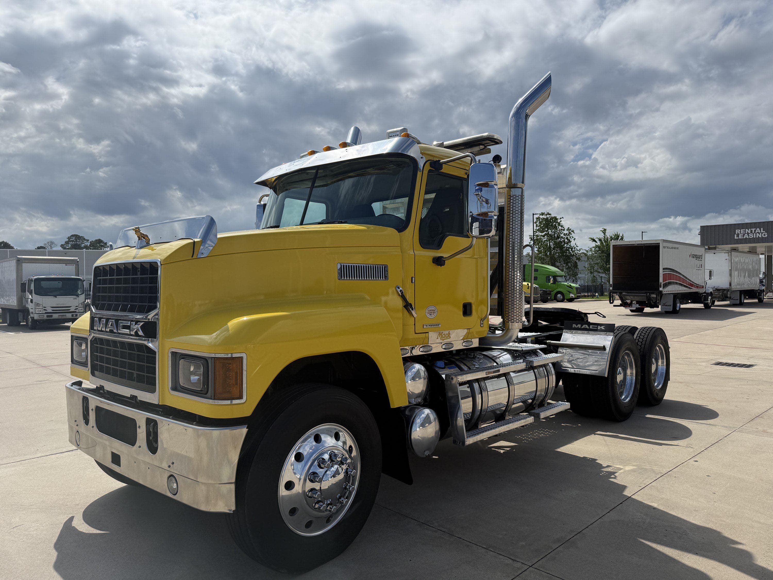 2025 Mack PINNACLE 64T image 11