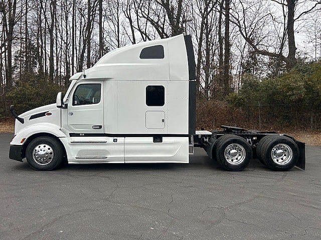 2023 Peterbilt 579 image 4