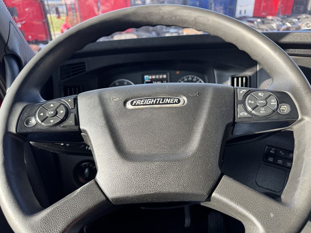 Used 2023 FREIGHTLINER PT126064ST image 21