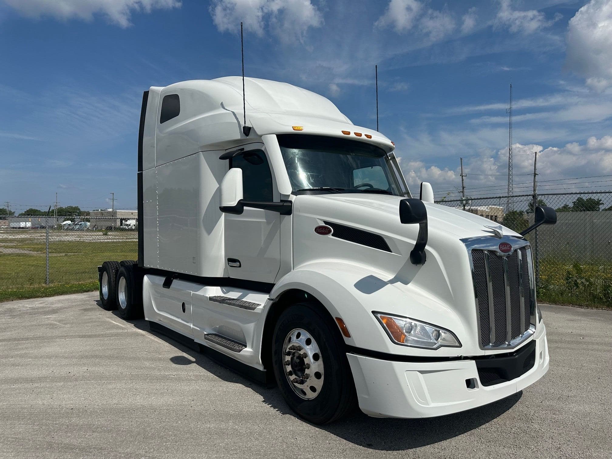 2023 Peterbilt 579 image 3