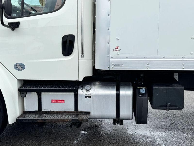 2019 Freightliner M2 106 image 11