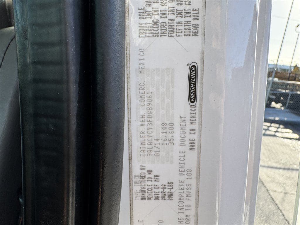 2015 Freightliner M2 106 image 69