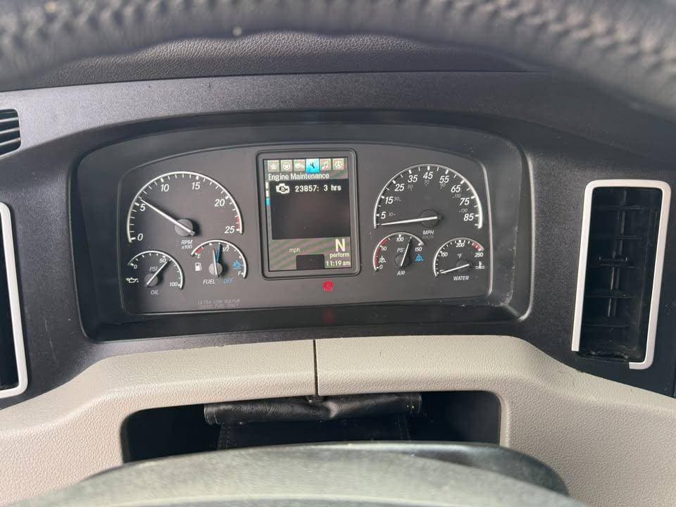 2020 Freightliner Cascadia image 10