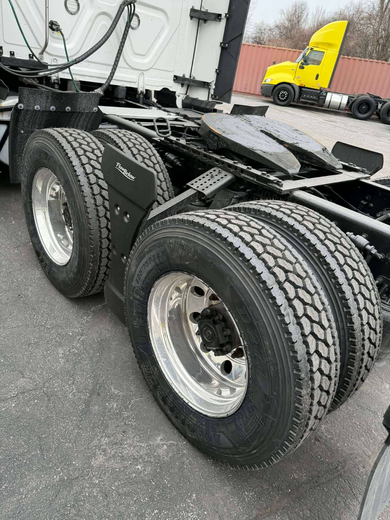 2022 Freightliner Cascadia image 10