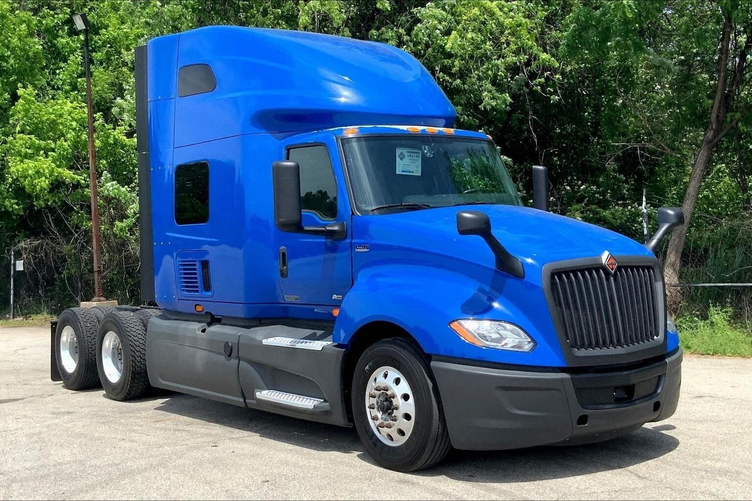2022 International LT625 Sleeper Semi Truck - 73" Raised Roof Sleeper, A26 450HP, 12 Speed image 1