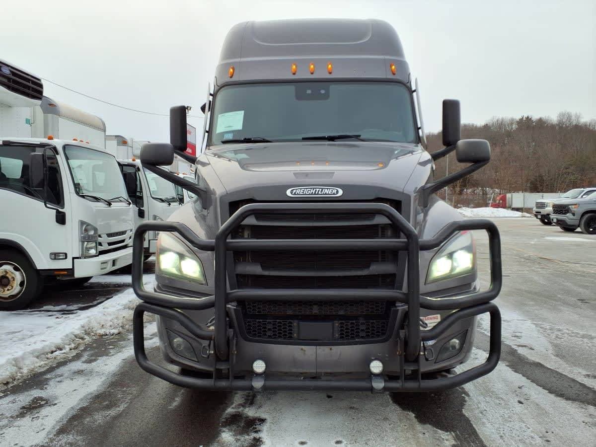 2020 Freightliner Cascadia 126 Sleeper Semi Truck - 72" Condo Sleeper, 455HP, 12 Speed Automatic image 2