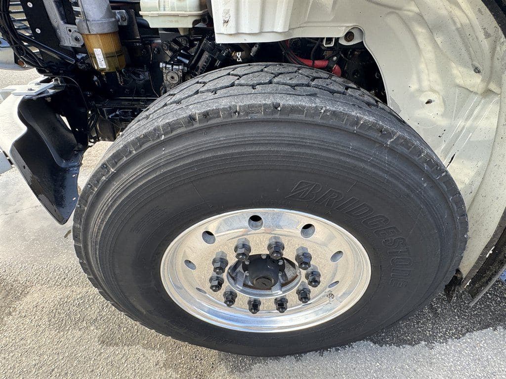 2018 Freightliner M2-106 image 43