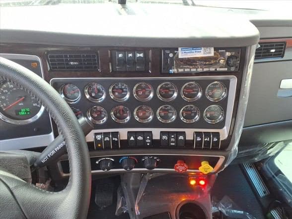 2026 Kenworth W900 image 17