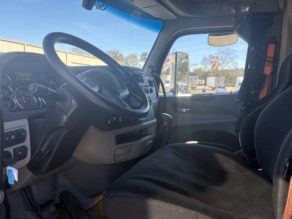 2021 Peterbilt 579 image 5