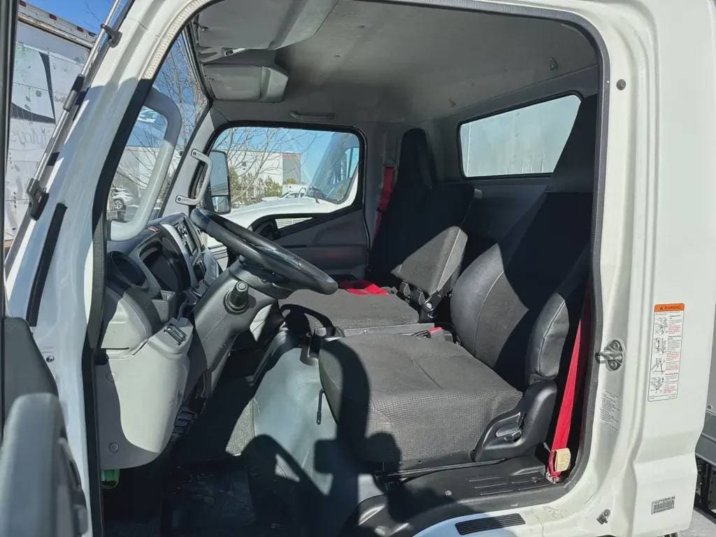 Used 2021 MITSUBISHI FUSO Box Truck - Straight Truck, Moving Van, Cabover Truck - COE - FE180G For Sale image 7