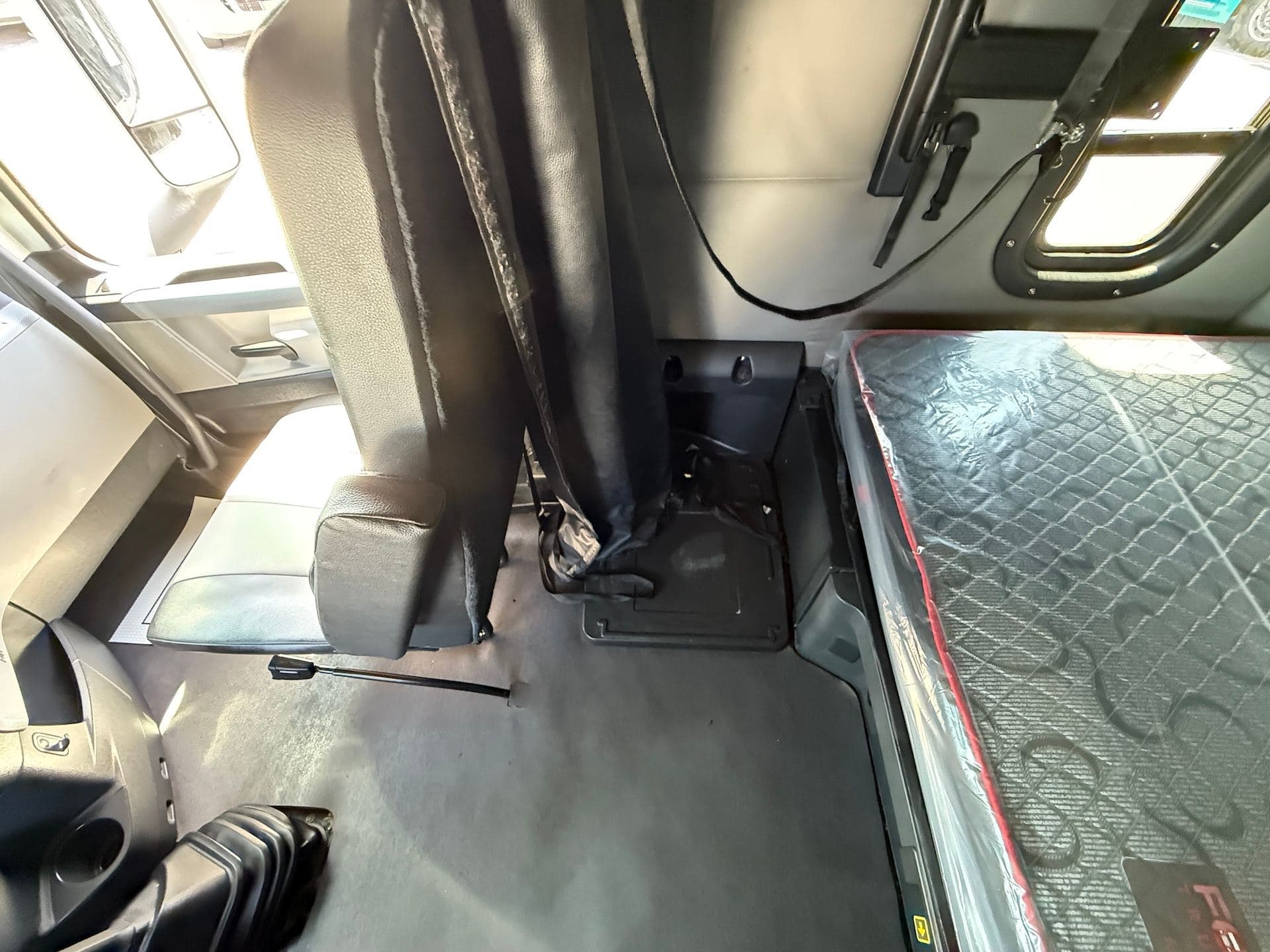 2021 Freightliner Cascadia 126 image 23