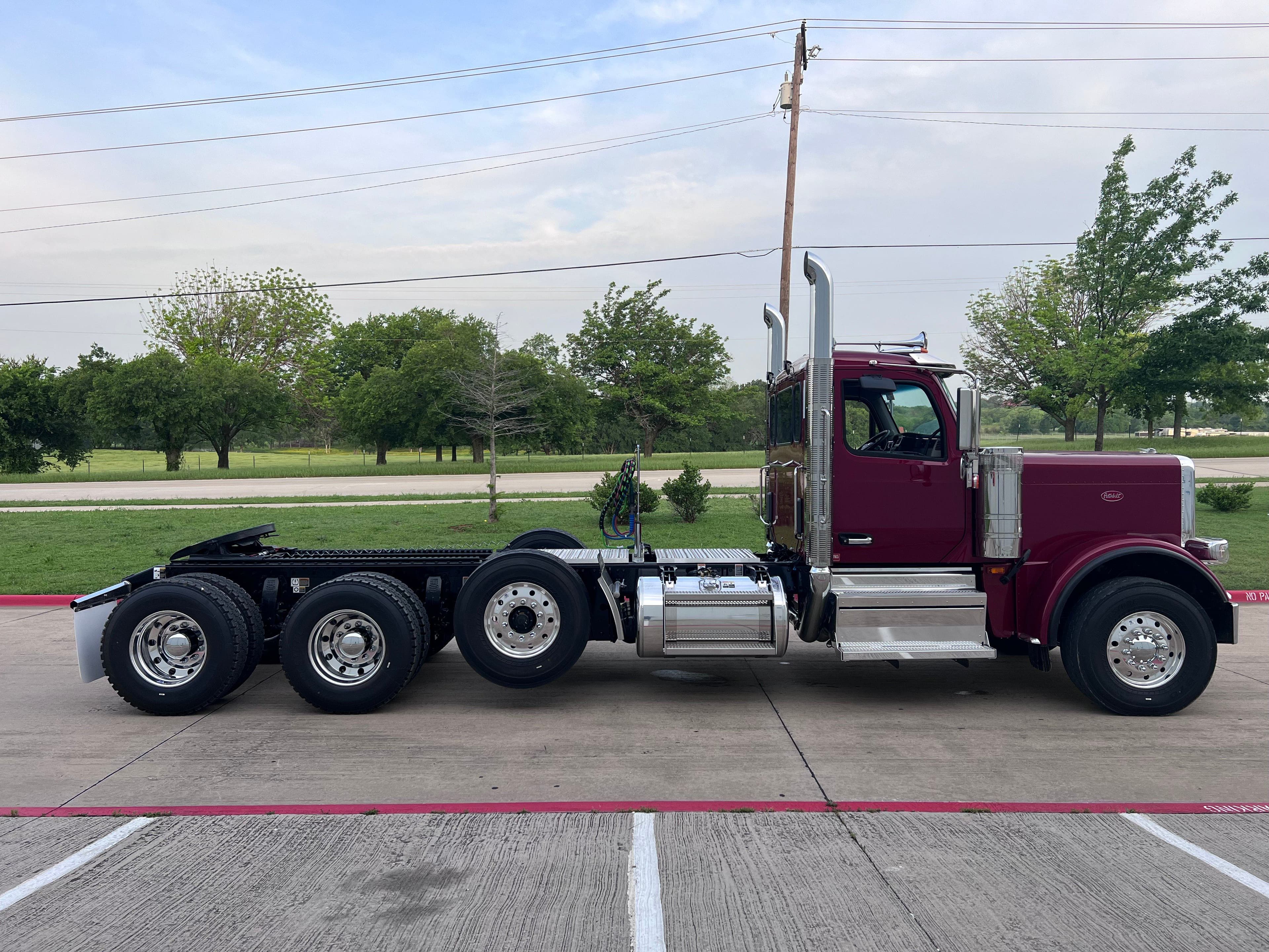 2026 Peterbilt 589 image 5