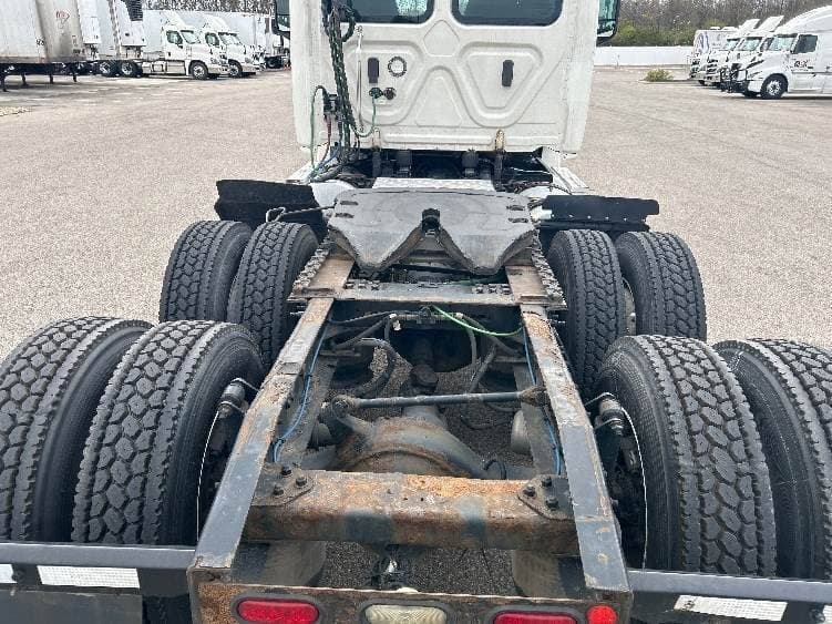 2018 Freightliner Cascadia image 10