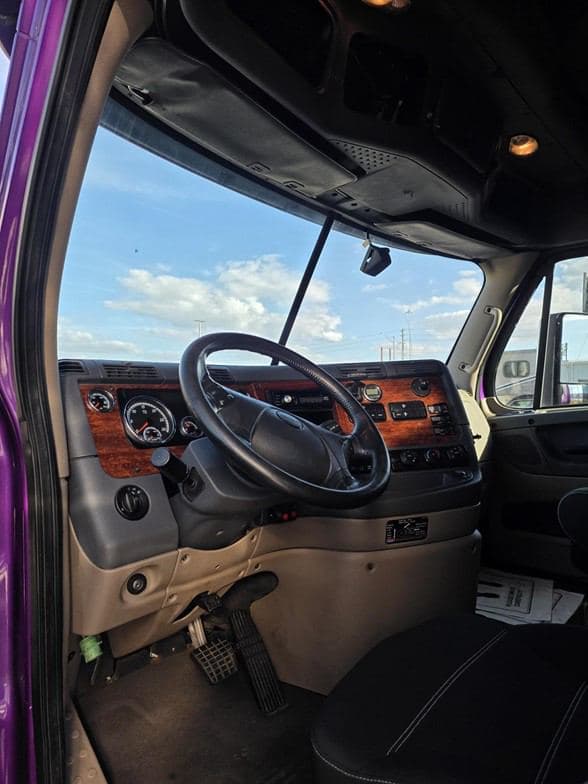 2018 FREIGHTLINER CASCADIA 125 TNHC8589LAK Web image 9