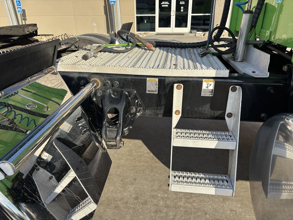 Used 2022 PETERBILT 389 image 24