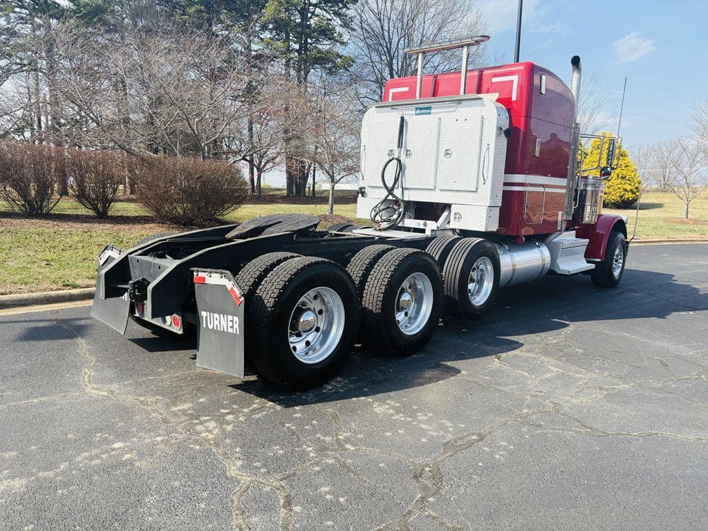 Used 2021 PETERBILT 389 image 5