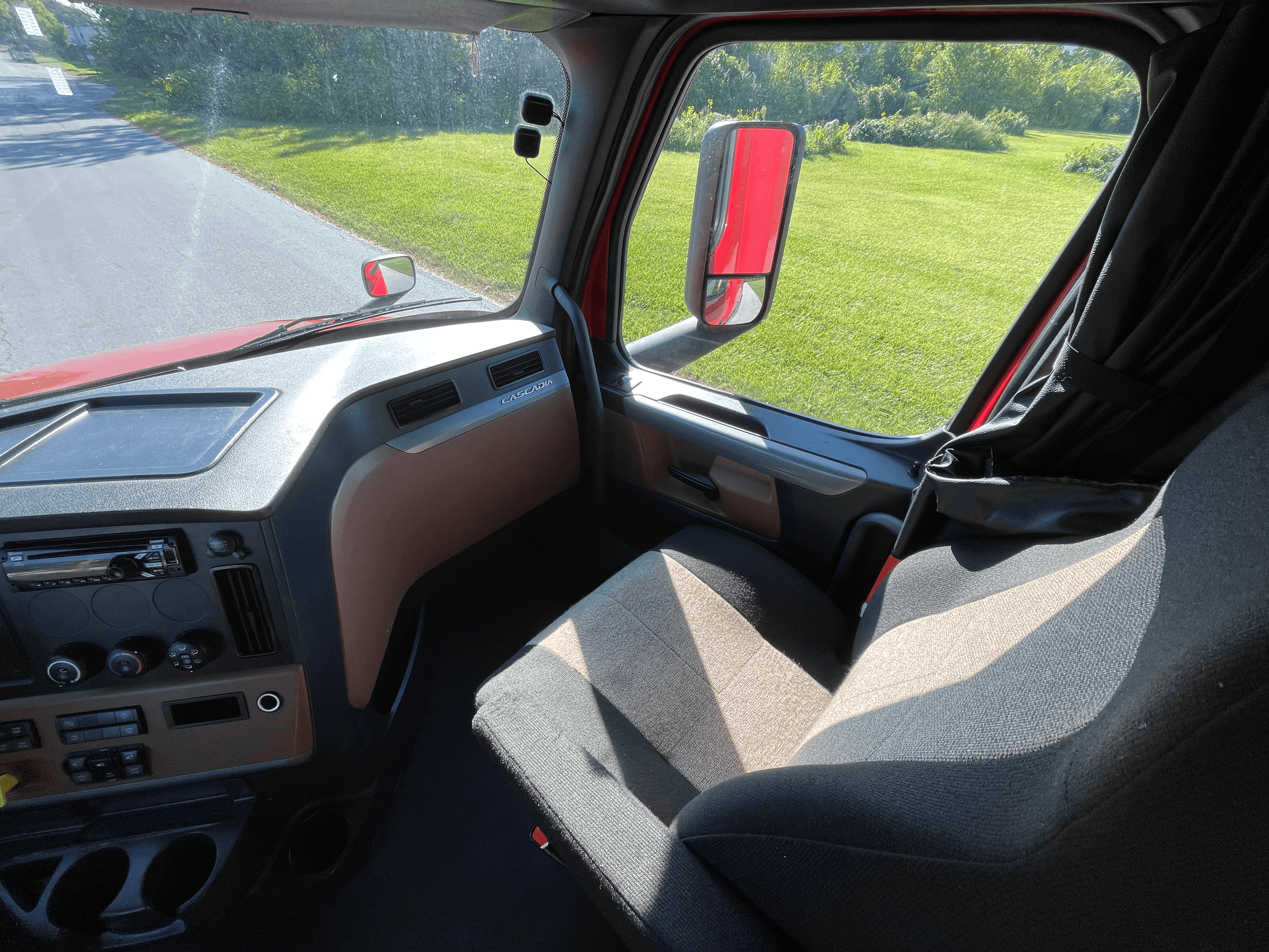 2021 Freightliner Cascadia image 10