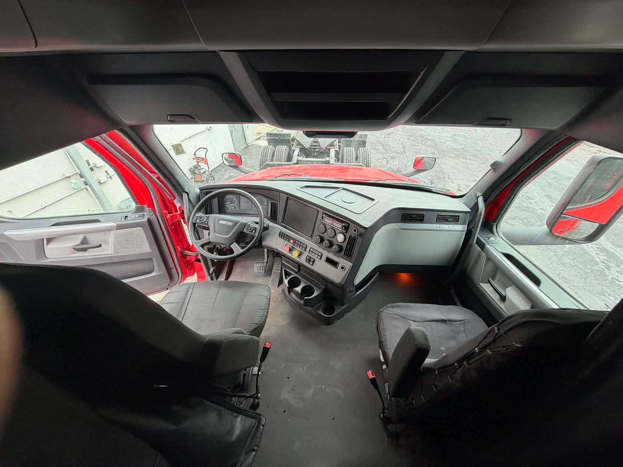 2022 Freightliner Cascadia image 7