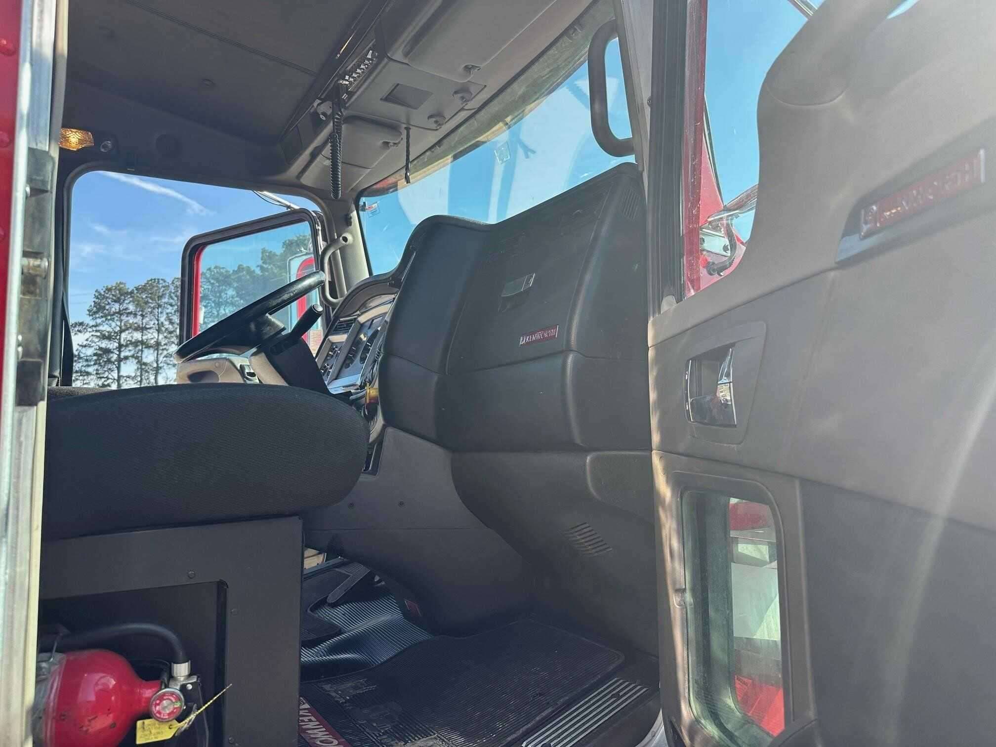 1992 Kenworth T800 image 13