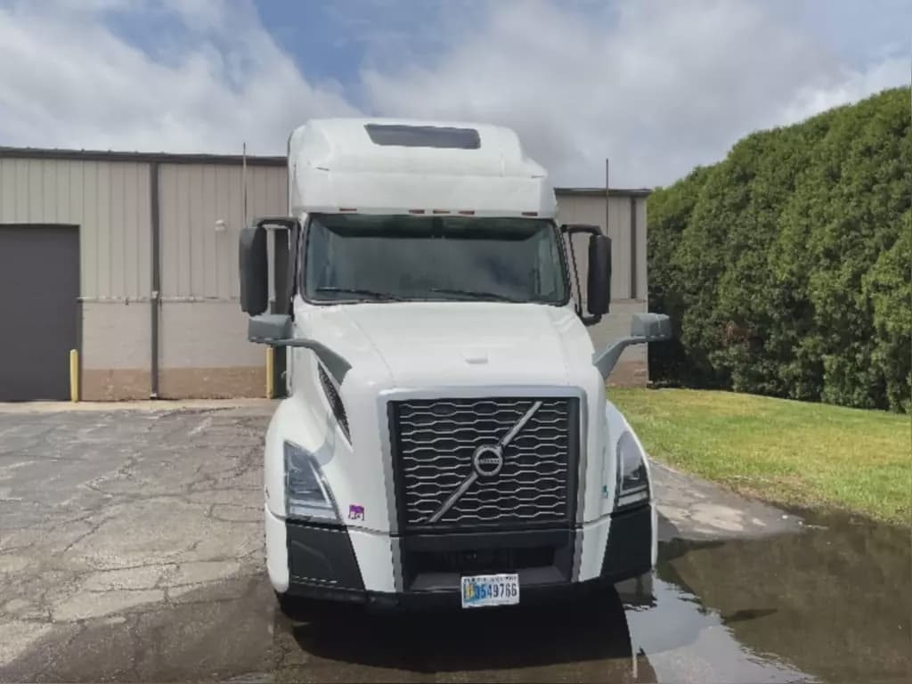 2019 Volvo VNL64760 image 2