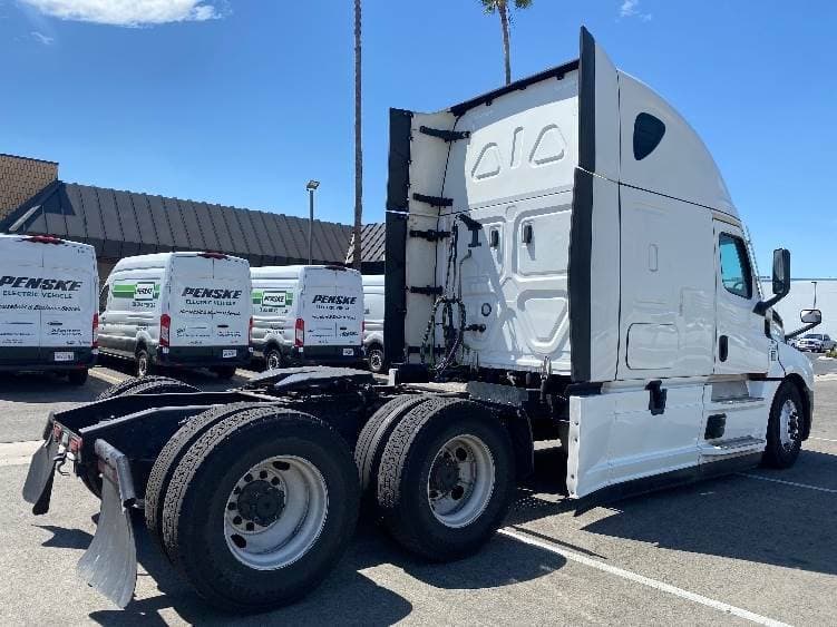 2024 Freightliner Cascadia 126 image 3