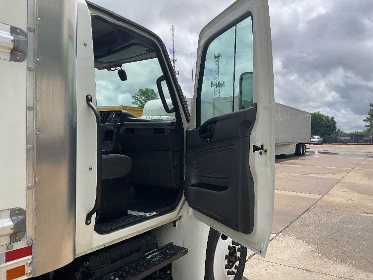 2022 International MV607 Box Truck - 220HP, 6 Speed Automatic, Roll up Door image 20