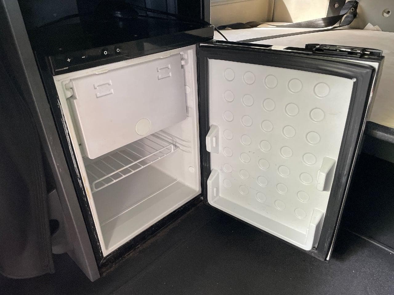 2019 International LT625 image 23