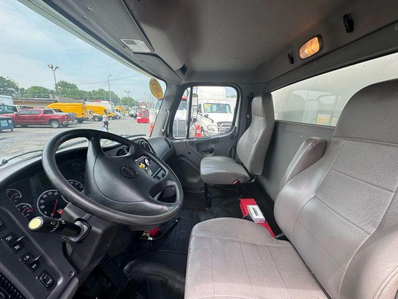 2018 Freightliner Cascadia 125 image 32