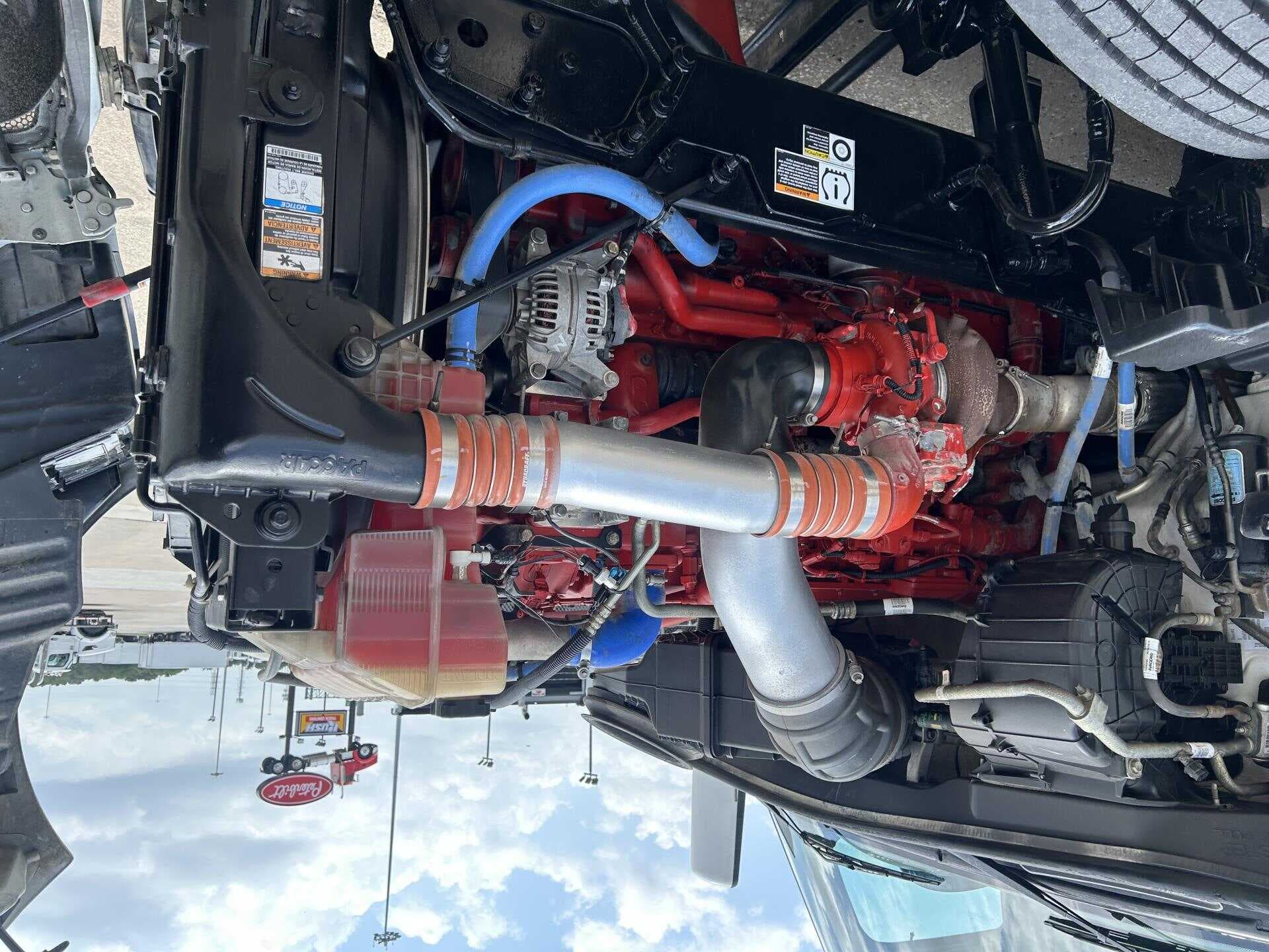 2020 Peterbilt 579 image 12