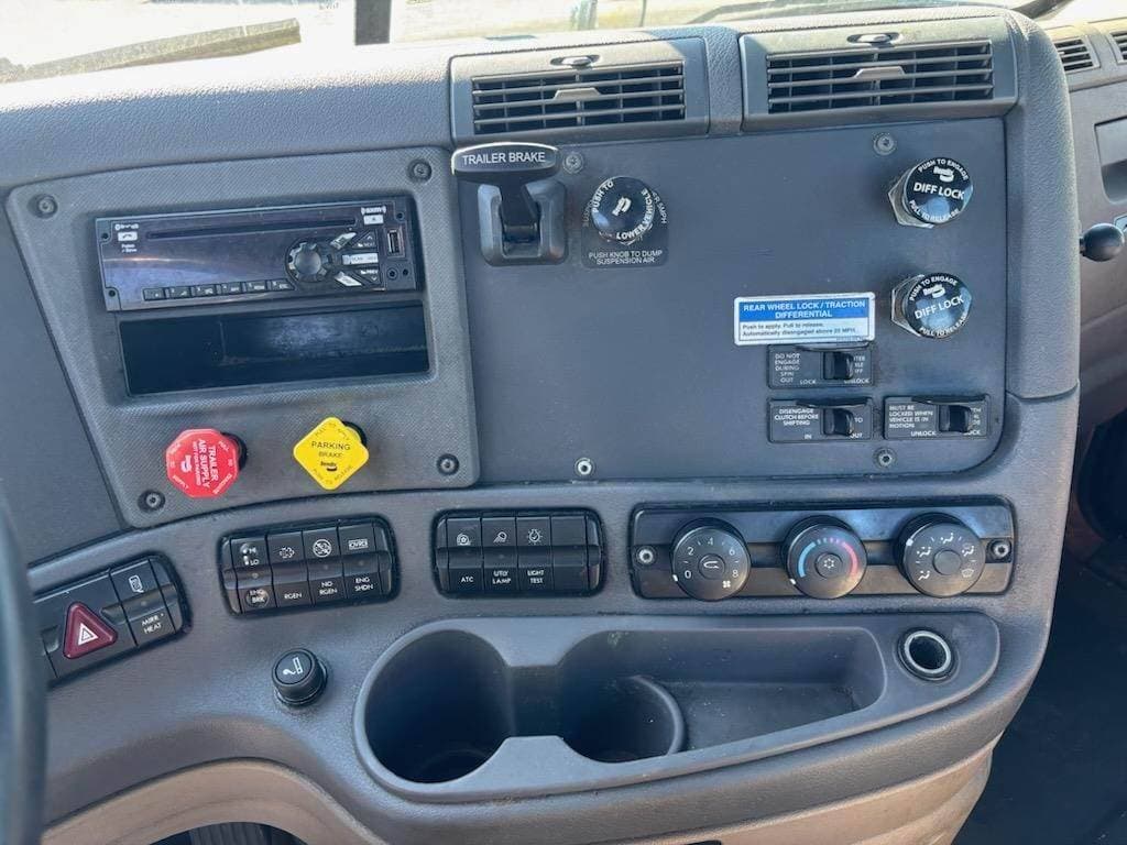 2020 Freightliner Cascadia 113 image 15