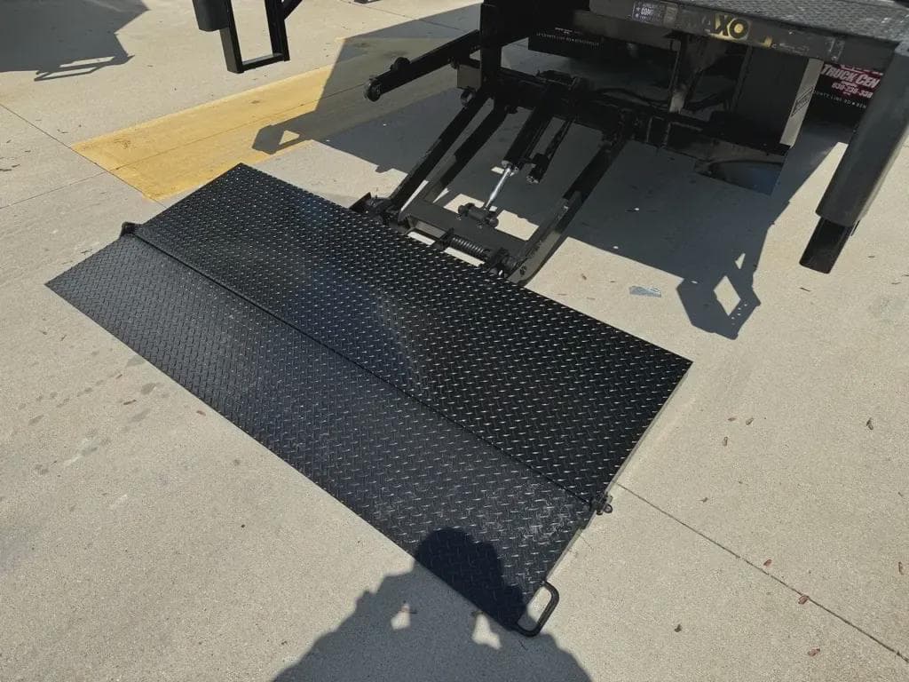 Used 2023 CHEVROLET Box Truck - Straight Truck, Moving Van, Cabover Truck - COE - NPR-HD For Sale image 6