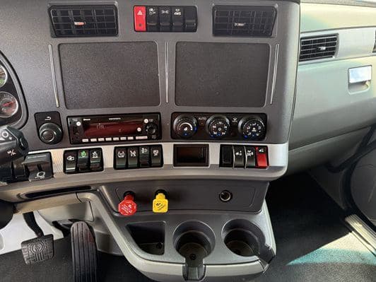 2022 Kenworth T680 image 19