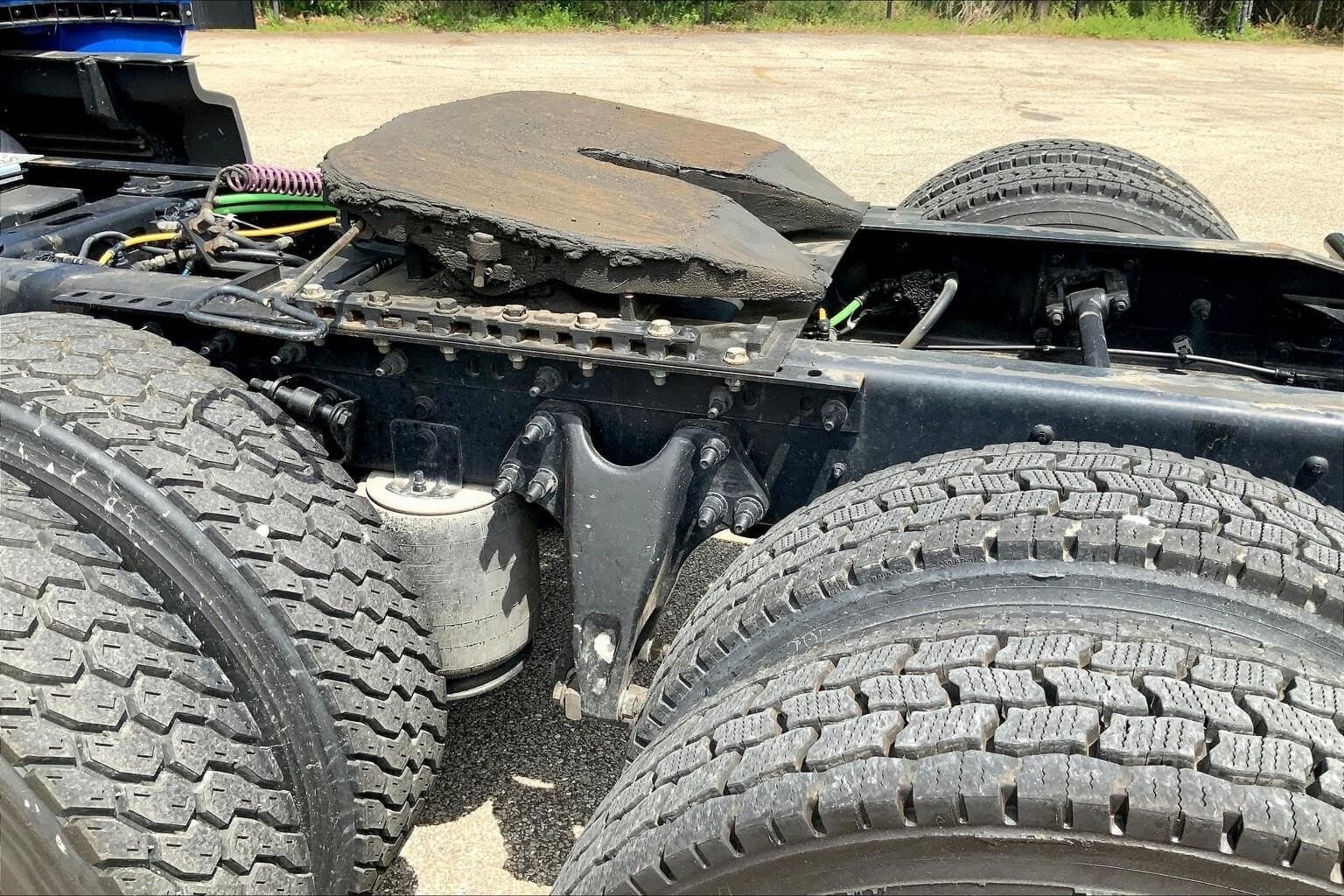 2022 International LT625 Sleeper Semi Truck - 73" Raised Roof Sleeper, A26 450HP, 12 Speed image 9