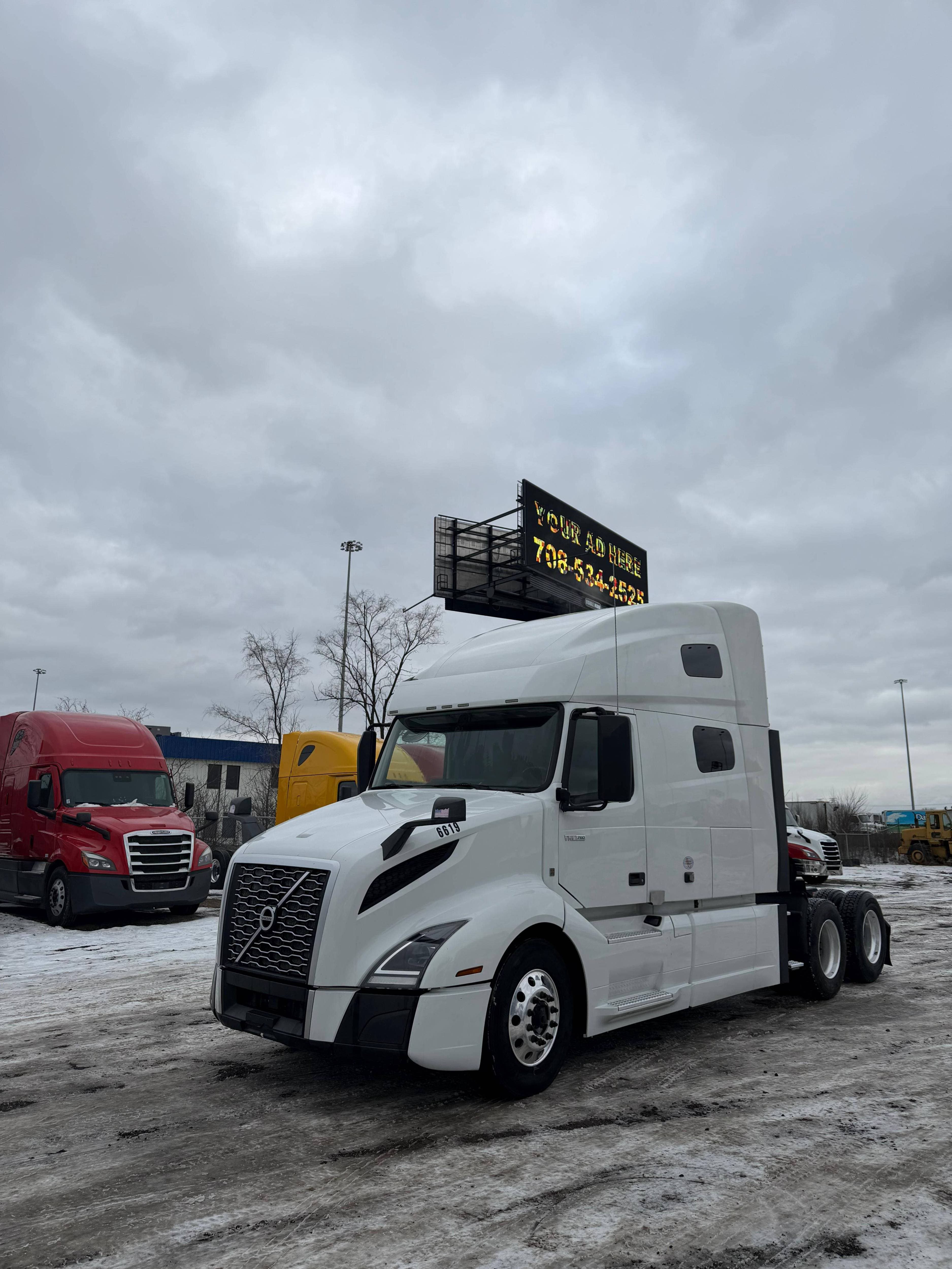 2022 Volvo VNL 760 image 3