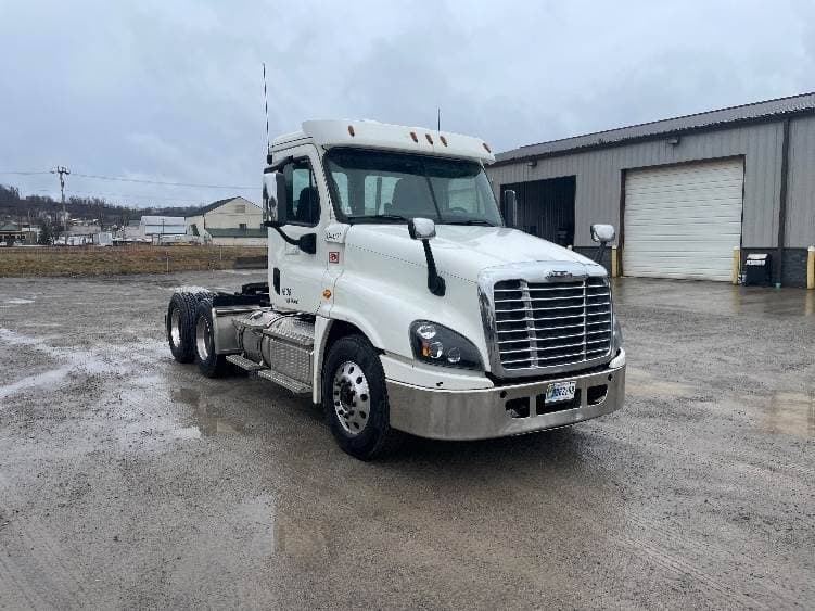 2018 Freightliner Cascadia image 1
