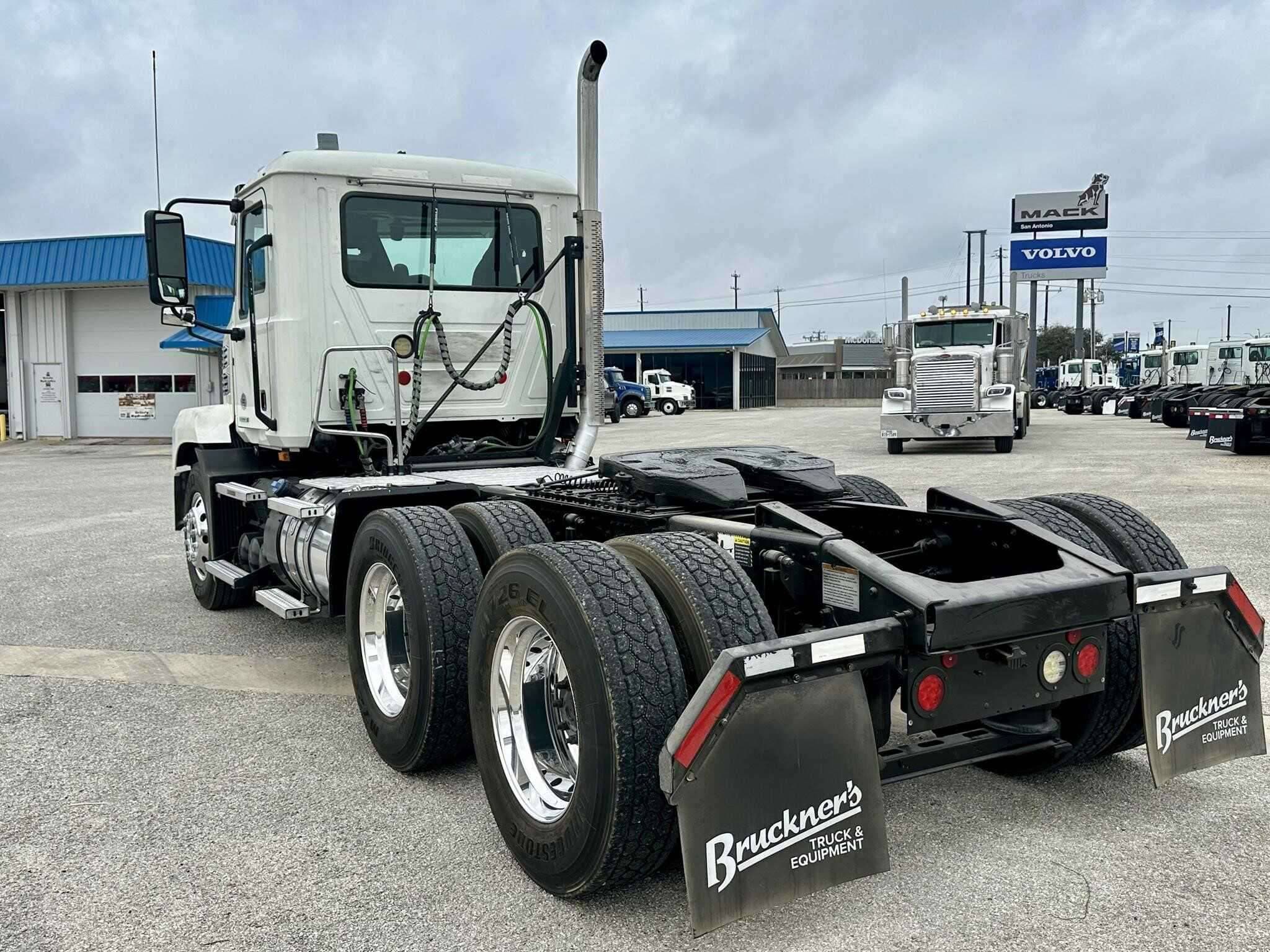 Used 2020 MACK ANTHEM Conventional - Day Cab in Tye, TX image 6