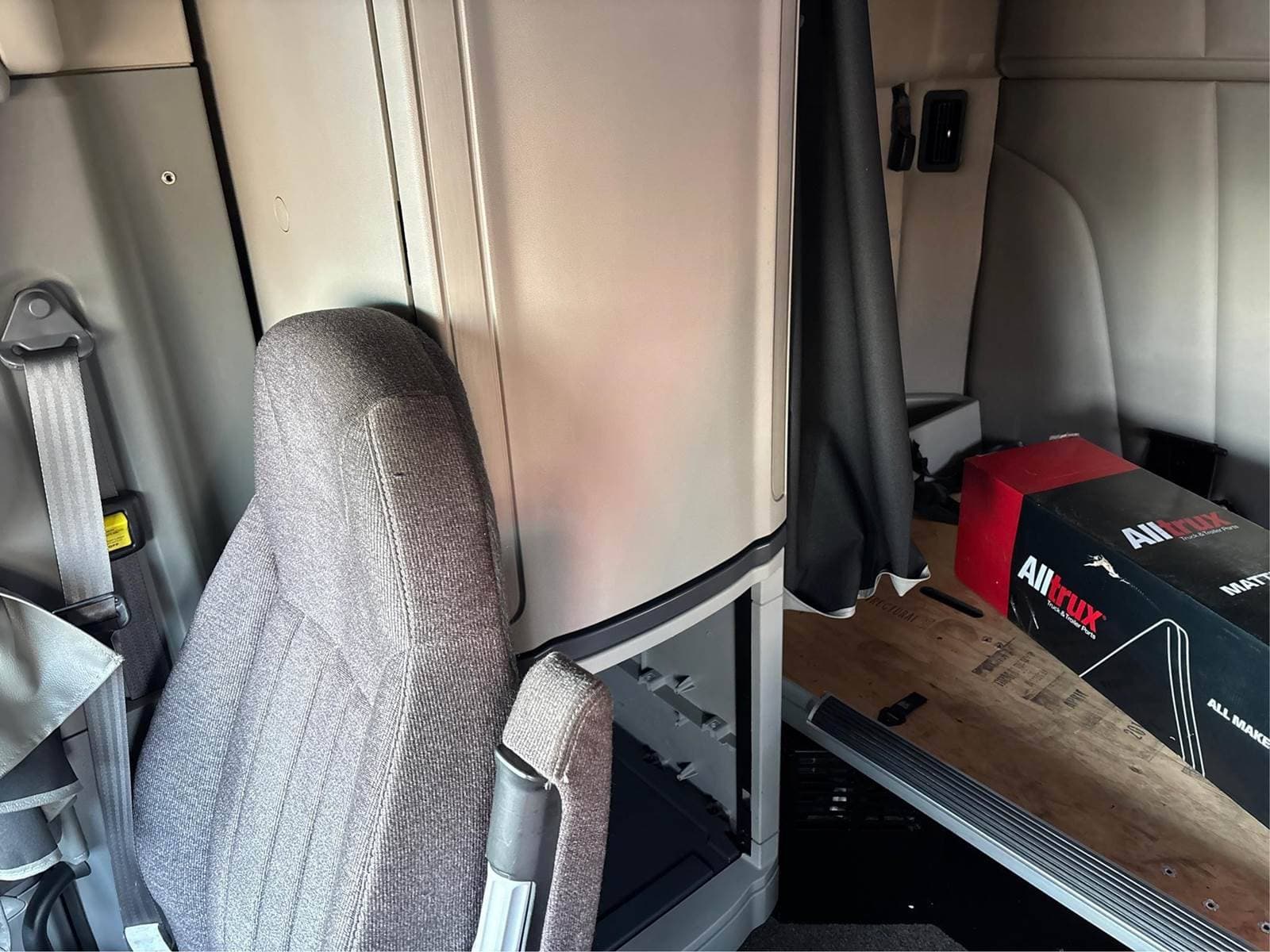 2021 Peterbilt 579 image 15