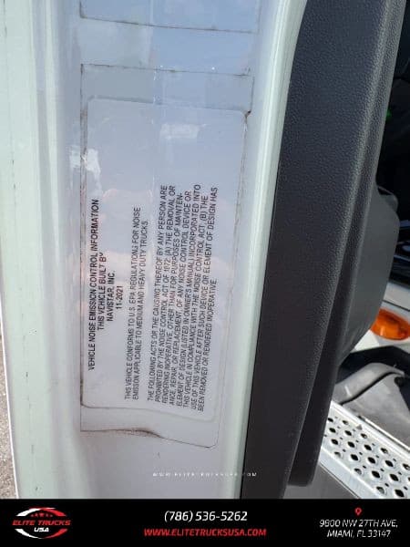 2022 International LT625 image 32