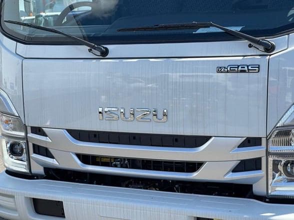 2024 Isuzu NPR HD image 31