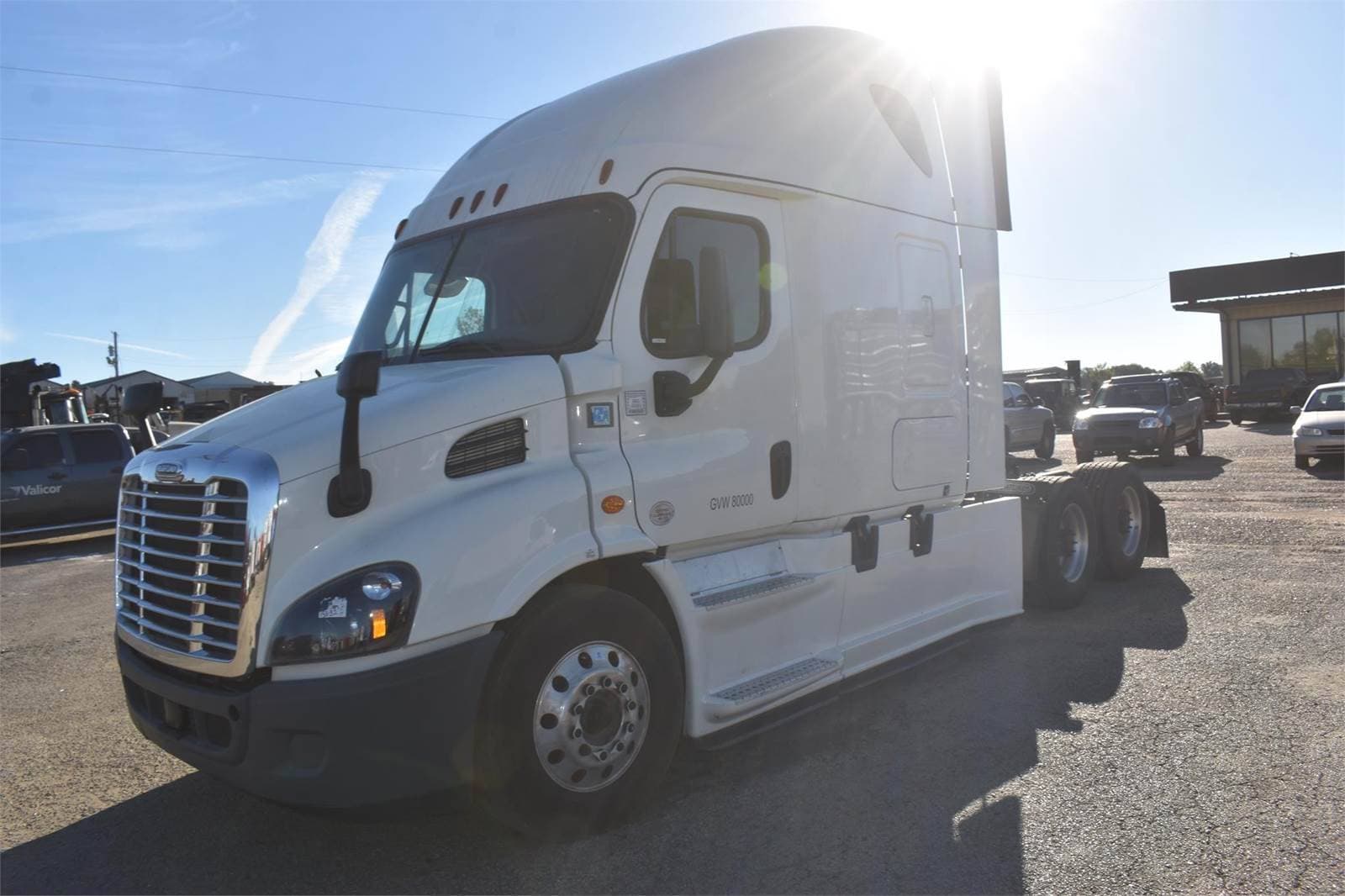2018 Freightliner Cascadia 113 image 2